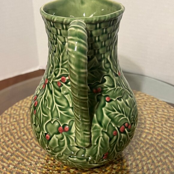 Bordallo Pinheiro Christmas Holly Pitcher - Picture 16 of 16